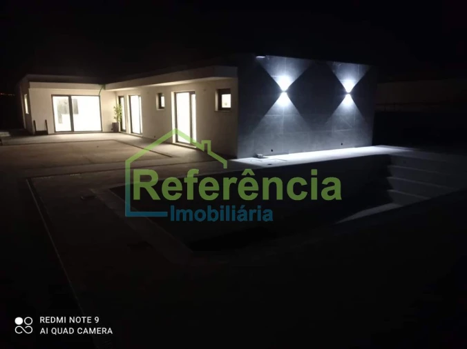 Moradia T4 para Venda em Bustelo Foto 5