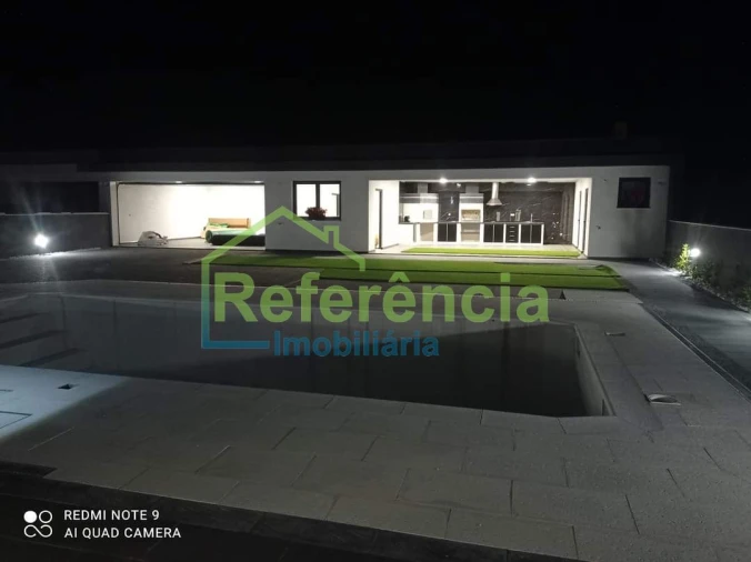 Moradia T4 para Venda em Bustelo Foto 3