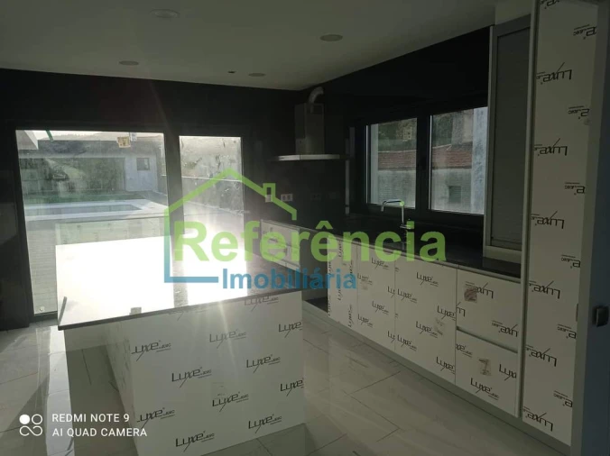 Moradia T4 para Venda em Bustelo Foto 2