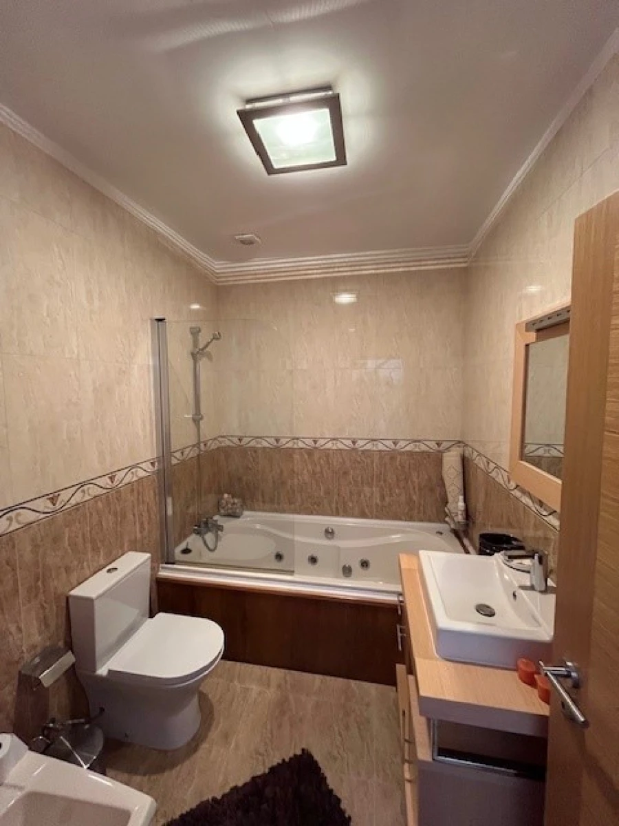 Moradia T5 para Venda em Darque Foto 12