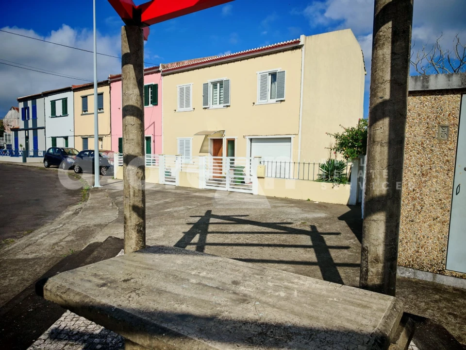 Moradia T4 para Venda em Fajã de Cima Foto 2