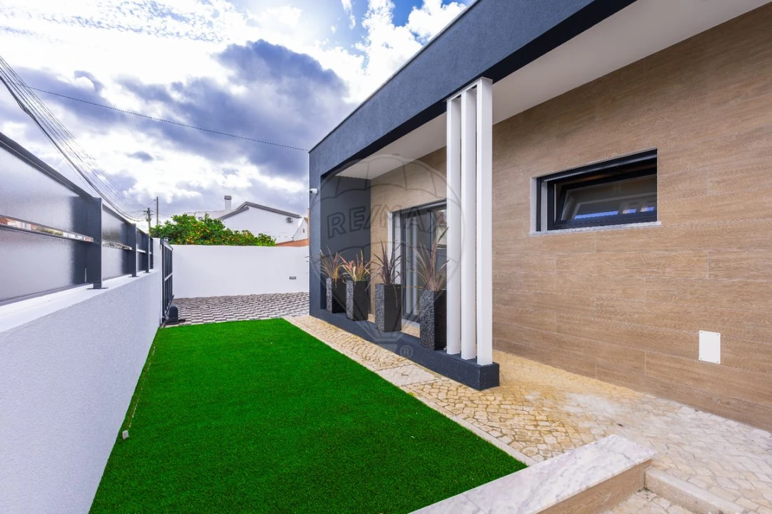 Moradia T4 para Venda em Azeitão (São Lourenço e São Simão) Foto 36