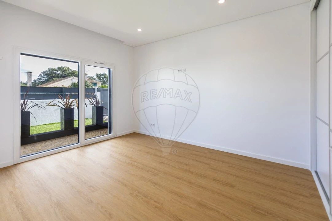 Moradia T4 para Venda em Azeitão (São Lourenço e São Simão) Foto 7