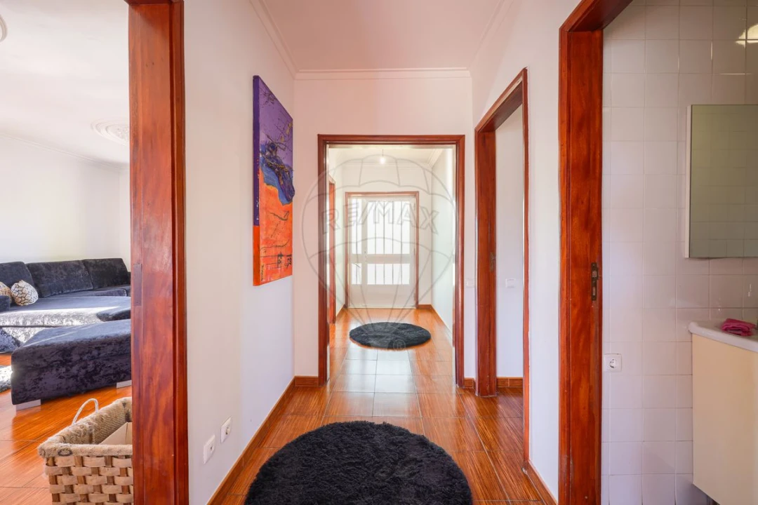 Moradia T6 para Venda em Milheiros de Poiares Foto 8