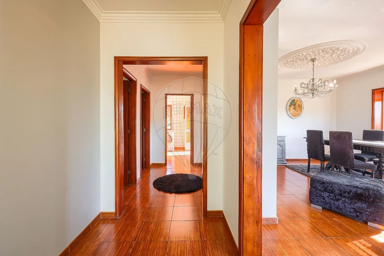 Moradia T6 para Venda em Milheiros de Poiares Foto 7