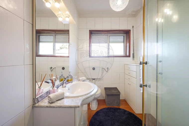 Moradia T6 para Venda em Milheiros de Poiares Foto 12