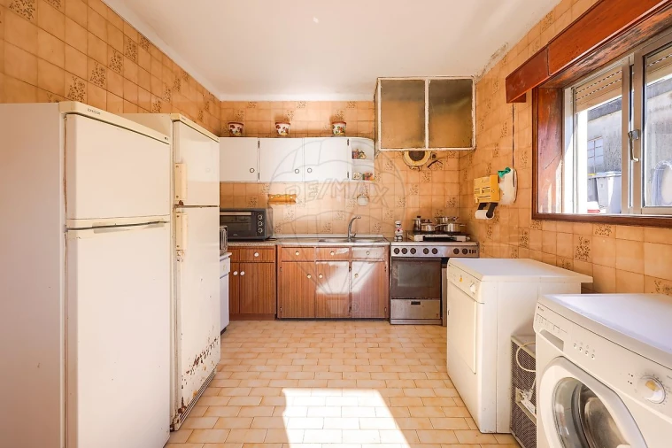 Moradia T6 para Venda em Milheiros de Poiares Foto 35