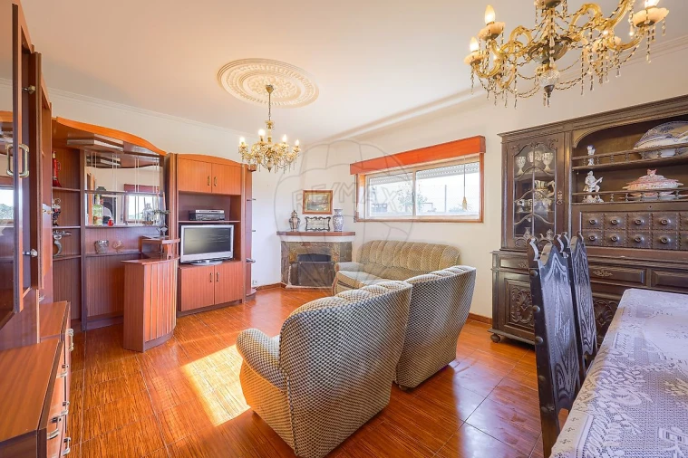 Moradia T6 para Venda em Milheiros de Poiares Foto 26