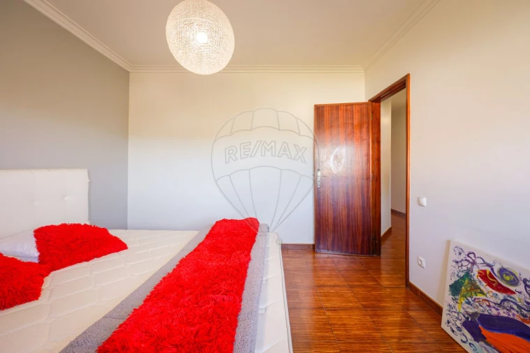 Moradia T6 para Venda em Milheiros de Poiares Foto 10