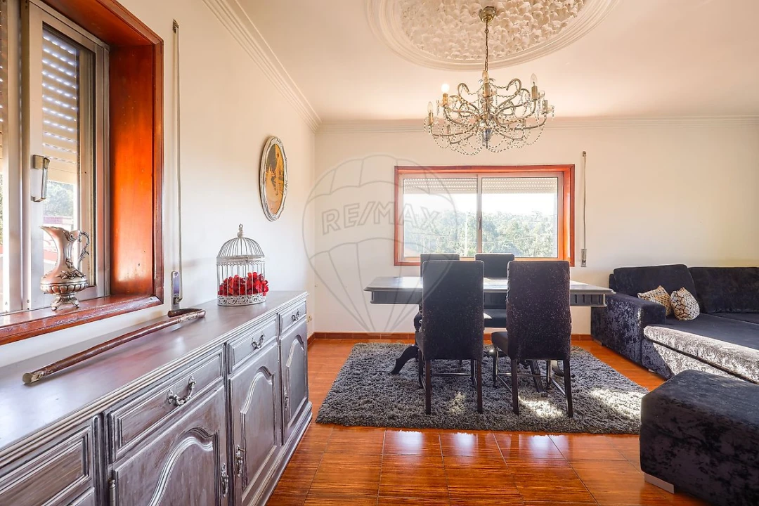 Moradia T6 para Venda em Milheiros de Poiares Foto 6