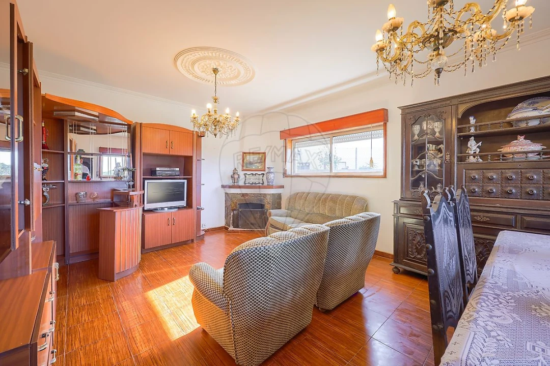 Moradia T6 para Venda em Milheiros de Poiares Foto 26