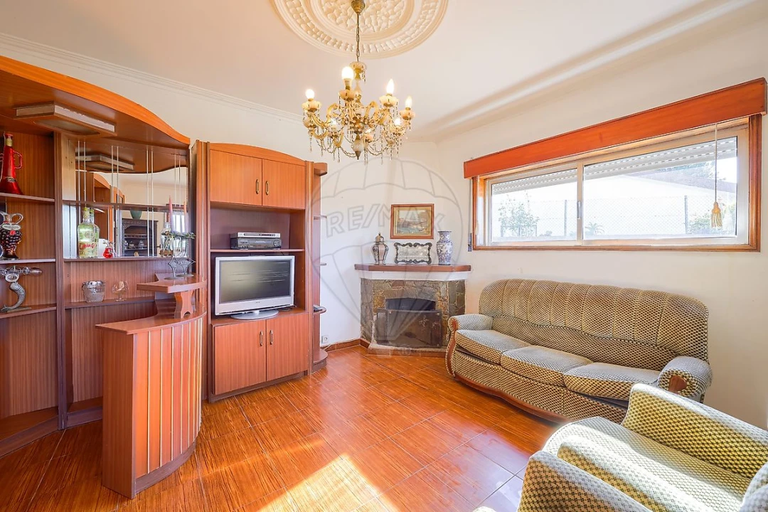 Moradia T6 para Venda em Milheiros de Poiares Foto 25