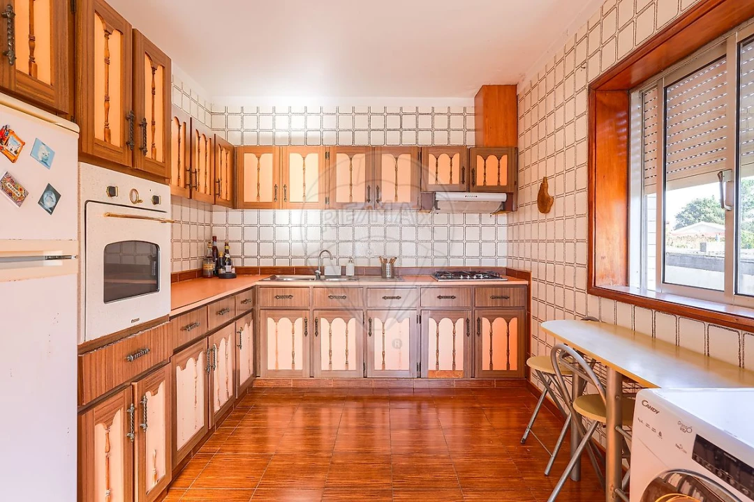 Moradia T6 para Venda em Milheiros de Poiares Foto 17