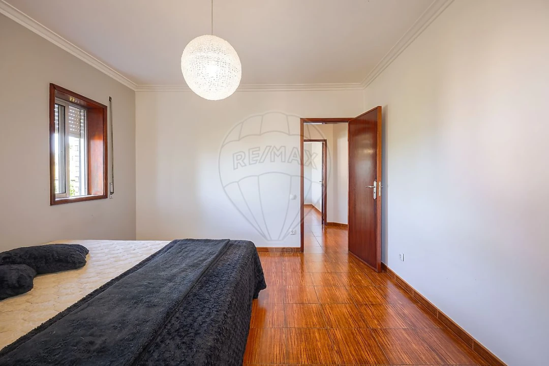 Moradia T6 para Venda em Milheiros de Poiares Foto 14