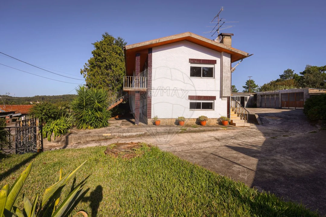 Moradia T6 para Venda em Milheiros de Poiares Foto 36