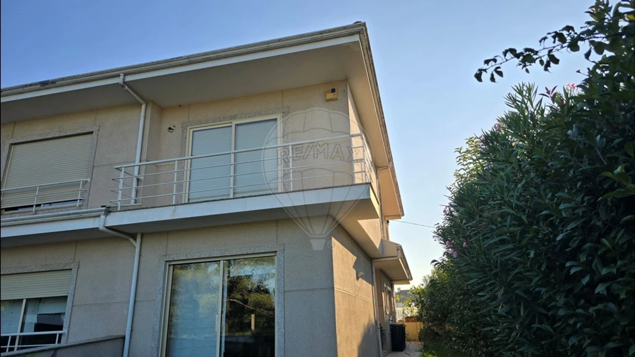 Moradia T3 para Venda em São João da Madeira Foto 1