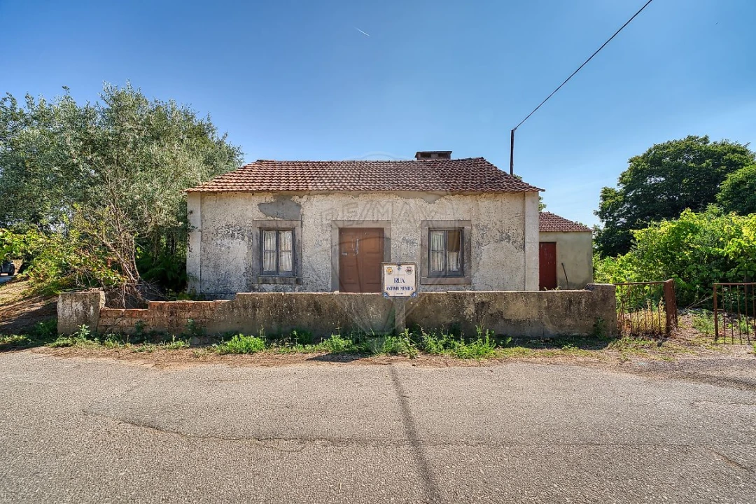 Moradia T2 para Venda em Beco Foto 1