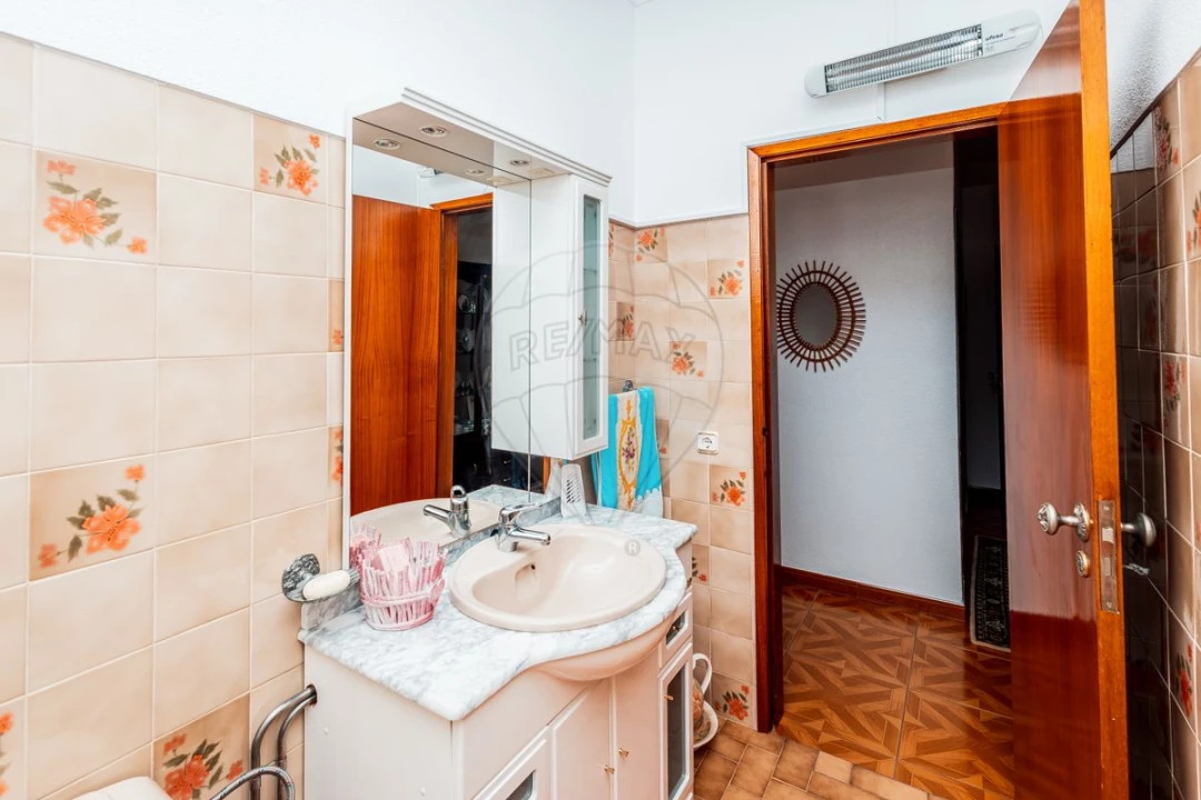 Quinta T8 para Venda em Azoia de Cima e Tremês Foto 17