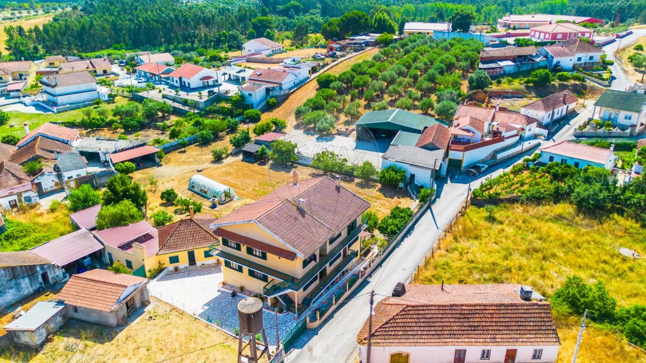 Quinta T8 para Venda em Azoia de Cima e Tremês Foto 1