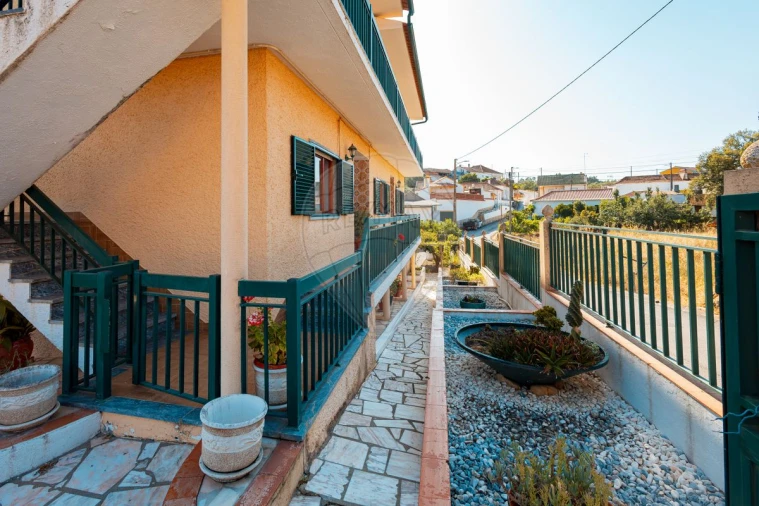 Quinta T8 para Venda em Azoia de Cima e Tremês Foto 4