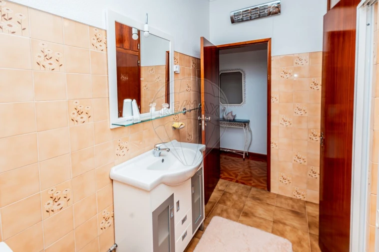 Quinta T8 para Venda em Azoia de Cima e Tremês Foto 19