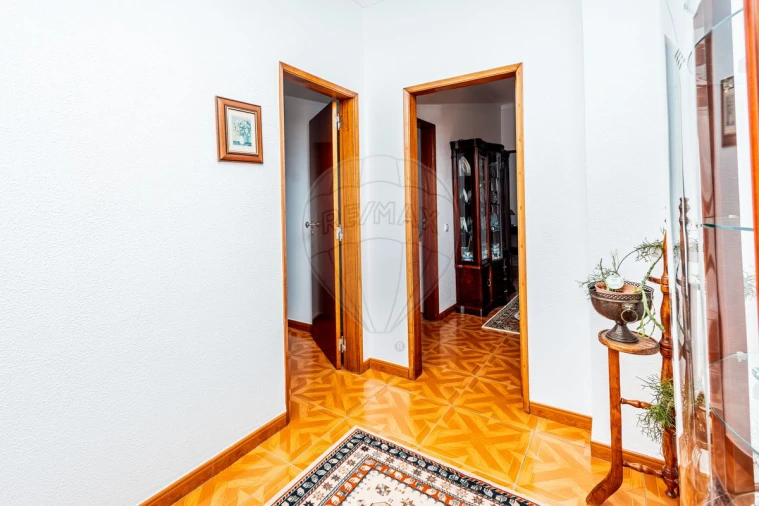 Quinta T8 para Venda em Azoia de Cima e Tremês Foto 11