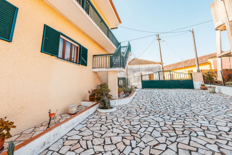 Quinta T8 para Venda em Azoia de Cima e Tremês Foto 3