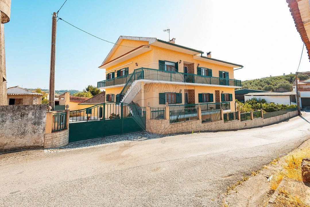 Quinta T8 para Venda em Azoia de Cima e Tremês Foto 2
