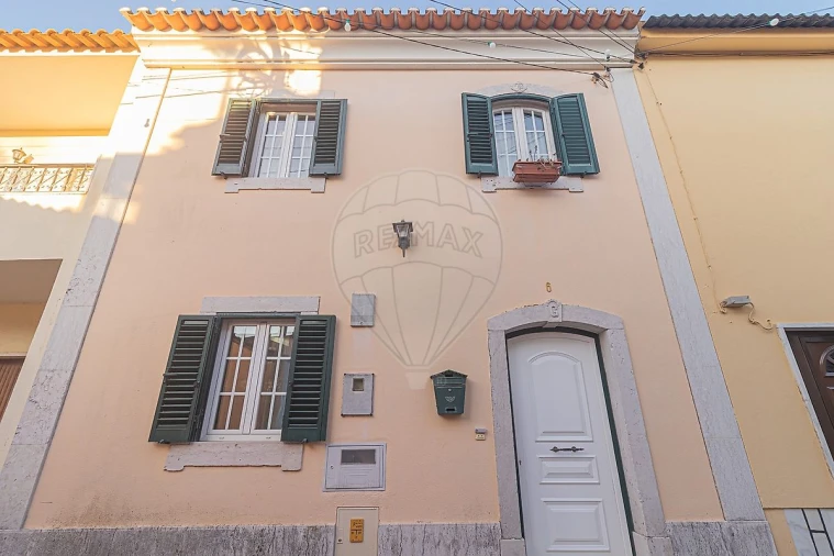 Moradia T3 para Venda em Almargem do Bispo, Pêro Pinheiro e Montelavar Foto 1