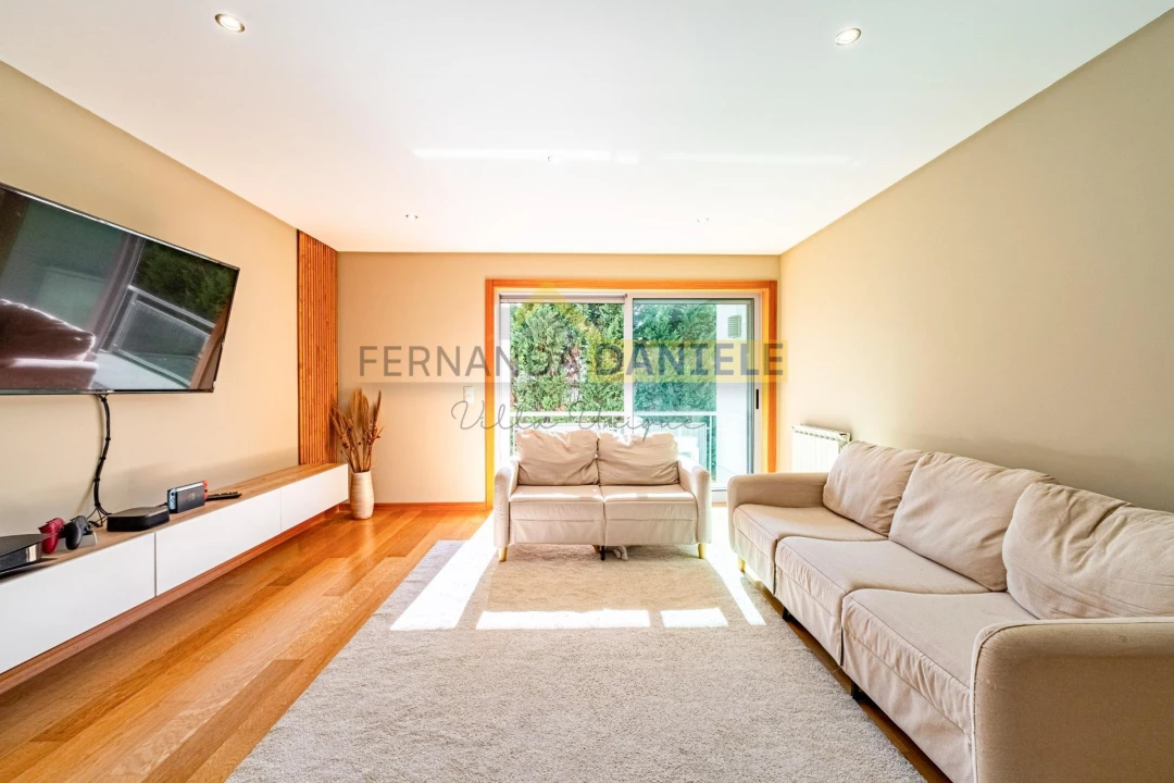 Apartamento T3 para Venda em Santa Maria da Feira, Travanca, Sanfins e Espargo Foto 1