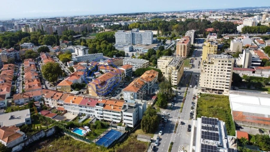 Armazém para Venda em Ramalde Foto 1