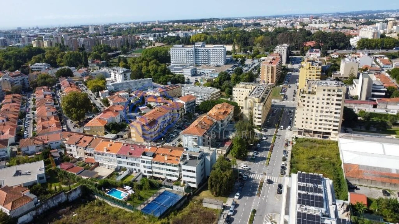 Armazém para Venda em Ramalde Foto 1