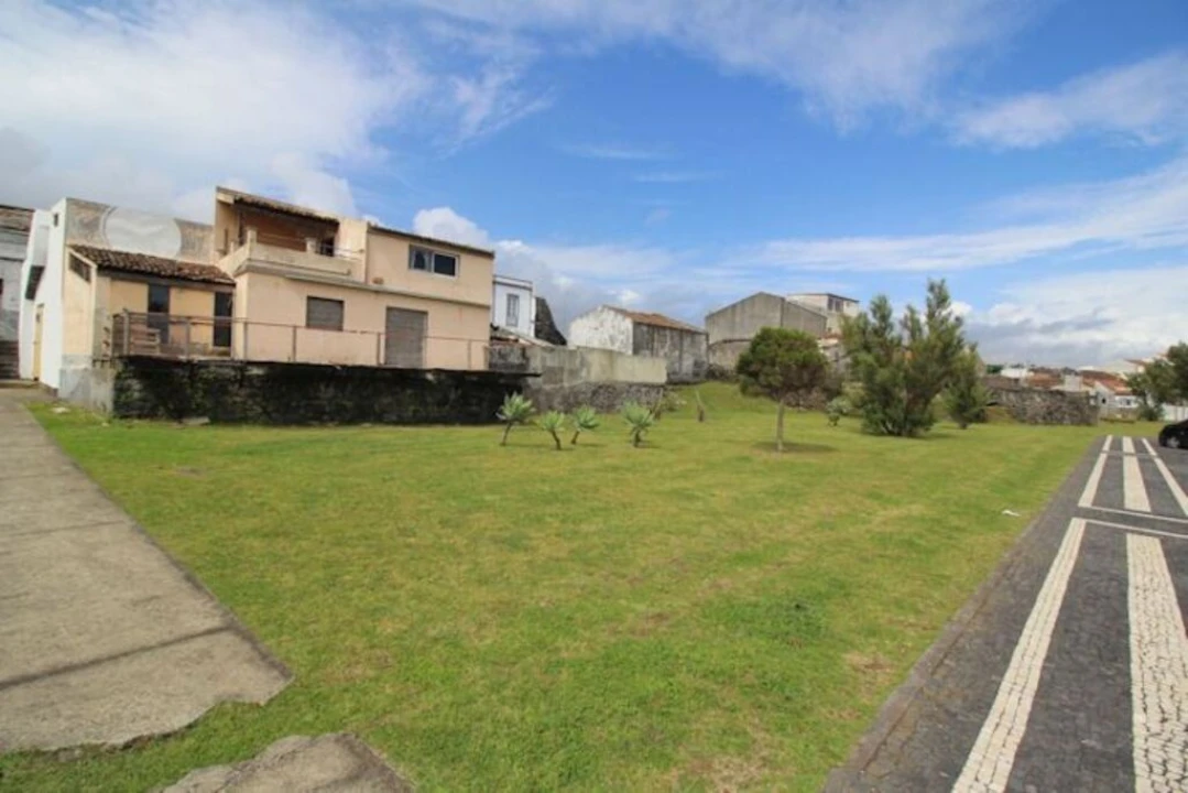 Prédio para Venda em Rosto do Cão (São Roque) Foto 1