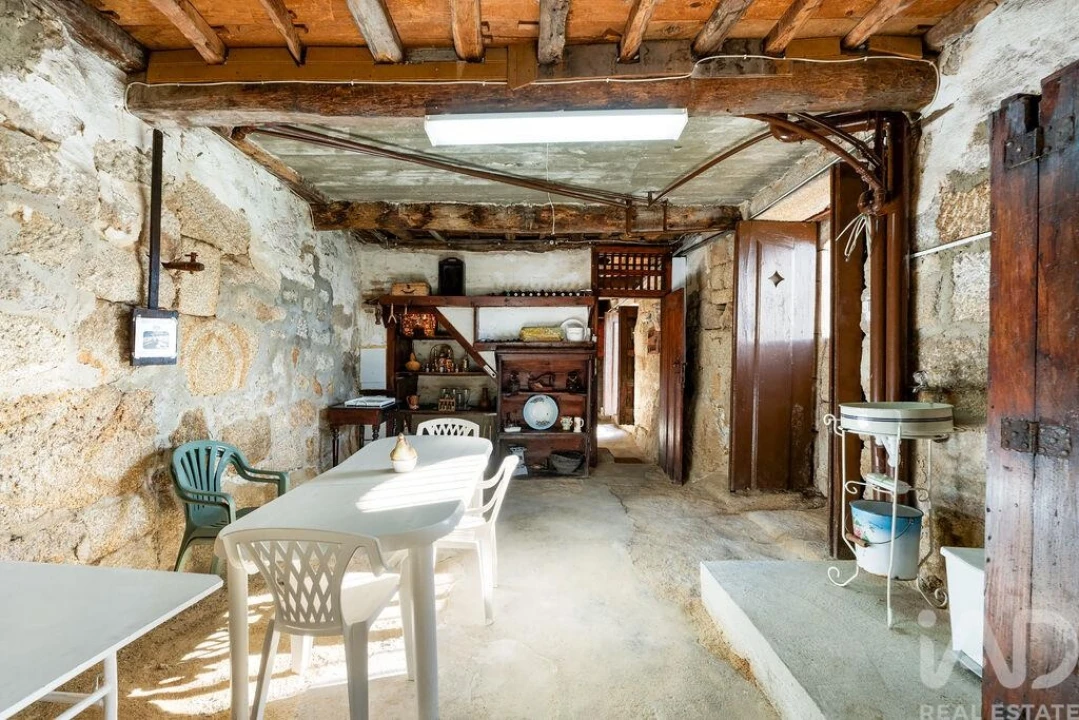 Quinta T8 para Venda em São Martinho de Mouros Foto 32