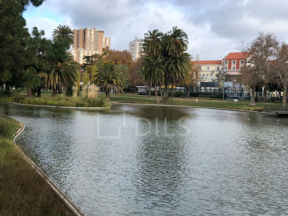 Loja para Venda em Alvalade Foto 18