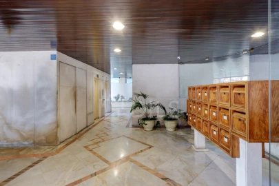Apartamento T4 para Venda em Areeiro