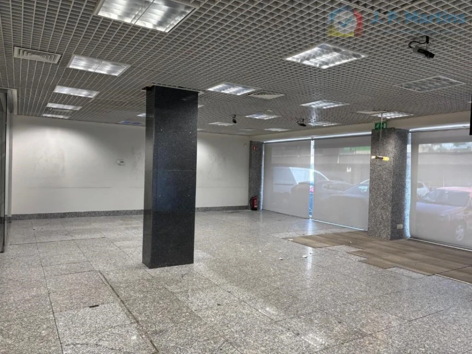 Loja para Venda em Póvoa de Santo Adrião e Olival Basto Foto 4