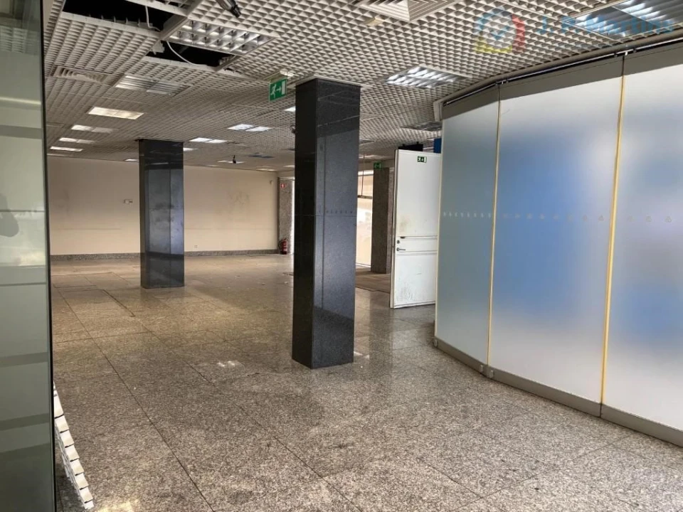 Loja para Venda em Póvoa de Santo Adrião e Olival Basto Foto 5