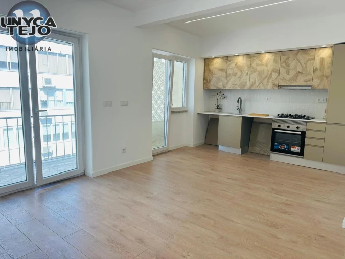 Apartamento T2 para Venda em Almada, Cova da Piedade, Pragal e Cacilhas Foto 2