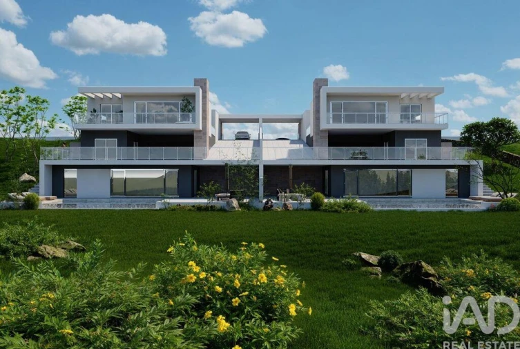 Moradia T4 para Venda em Igreja Nova e Cheleiros Foto 2