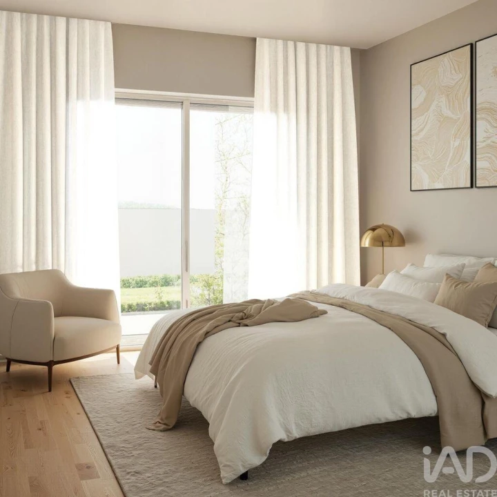 Moradia T4 para Venda em Igreja Nova e Cheleiros Foto 16