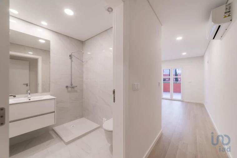 Apartamento T2 para Venda em Tavarede Foto 5