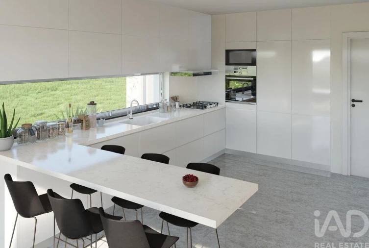 Moradia T4 para Venda em Igreja Nova e Cheleiros Foto 12