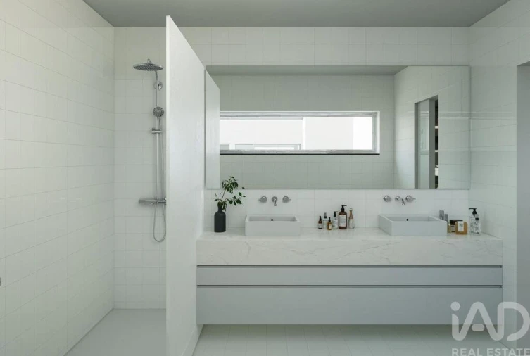 Moradia T4 para Venda em Igreja Nova e Cheleiros Foto 20