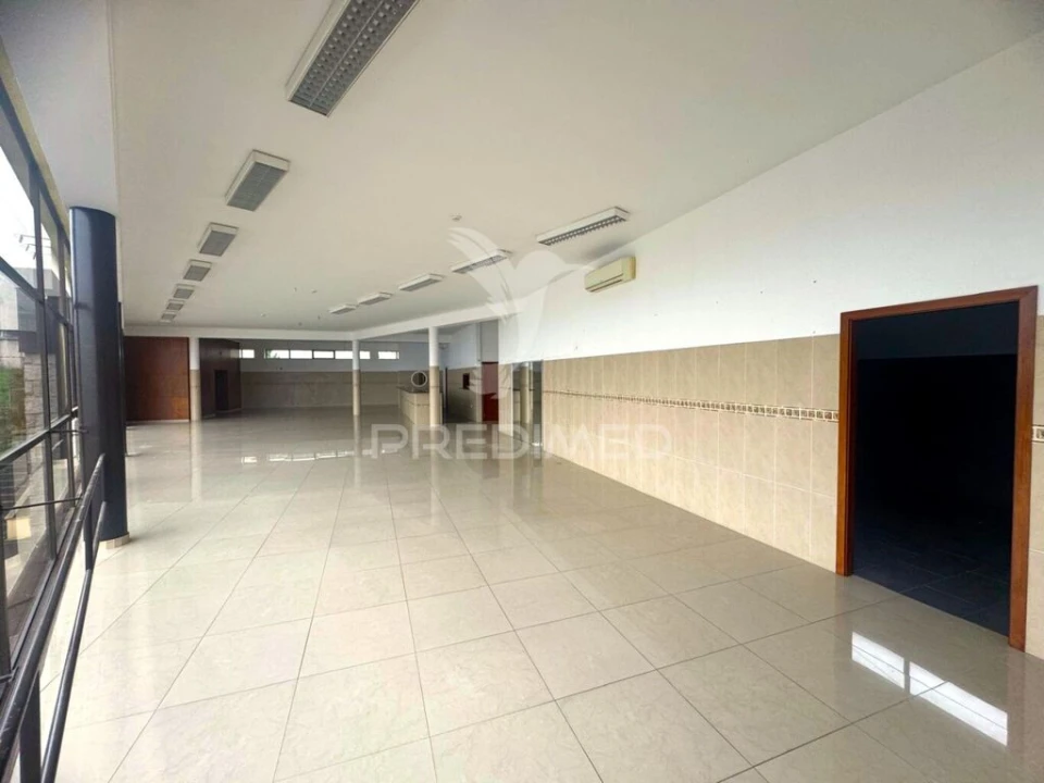 Loja para Arrendamento em Ponte Foto 2