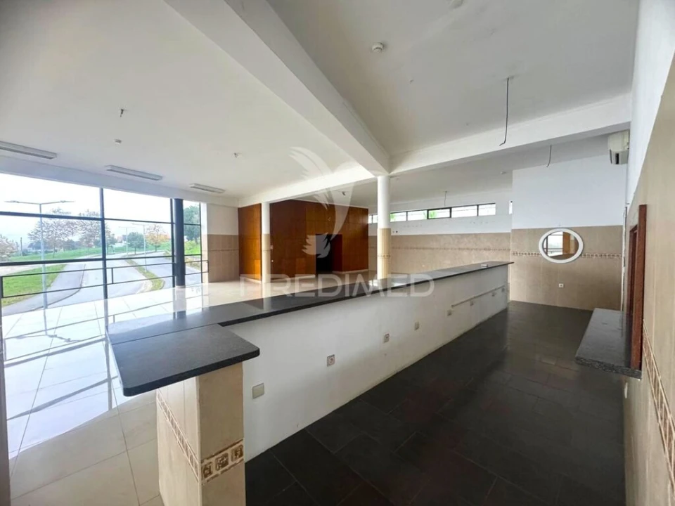 Loja para Arrendamento em Ponte Foto 5