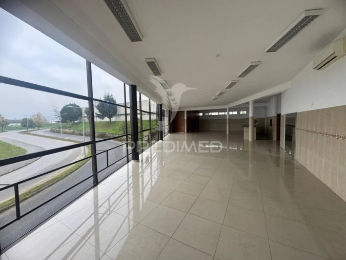 Loja para Arrendamento em Ponte Foto 6