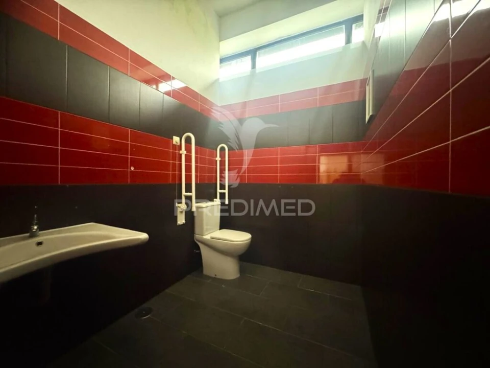 Loja para Arrendamento em Ponte Foto 13