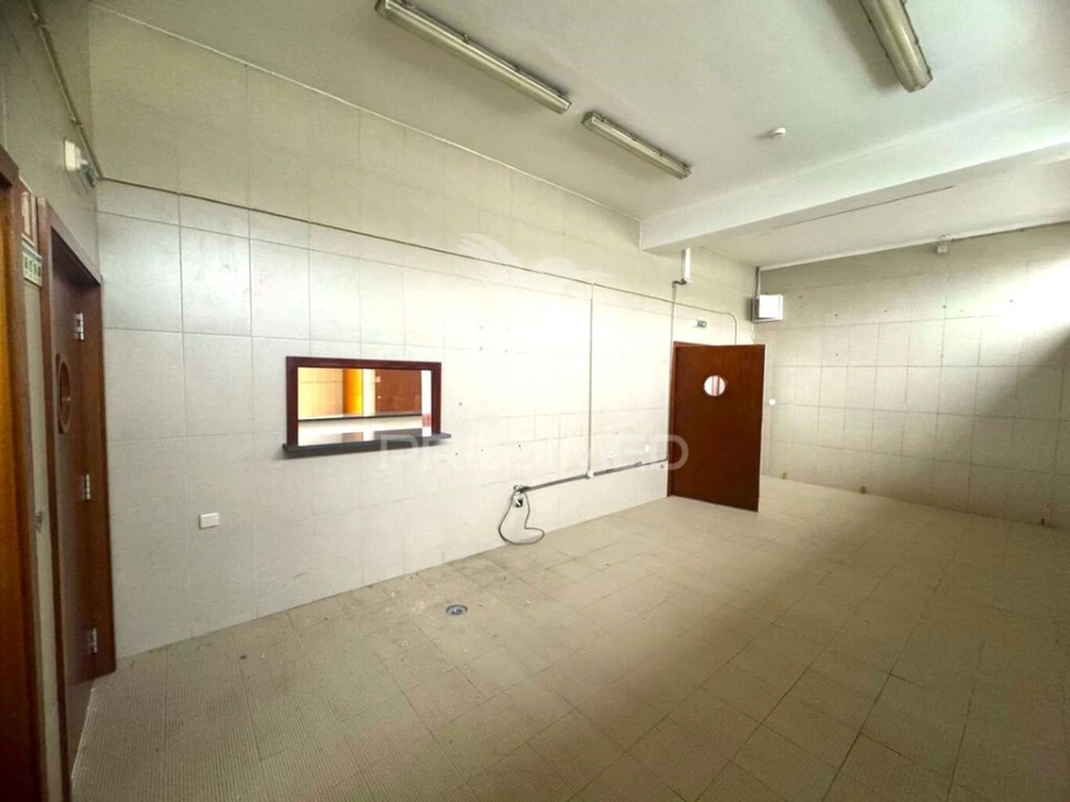 Loja para Arrendamento em Ponte Foto 19