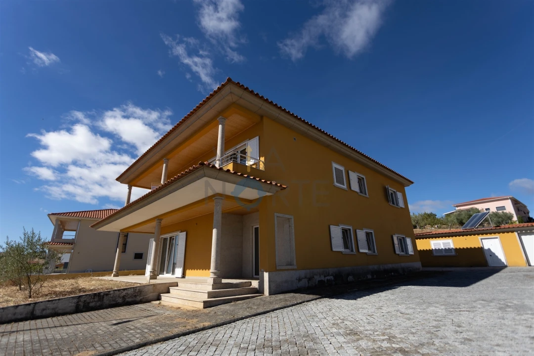 Moradia T6 para Venda em Alfandega da Fe Foto 3